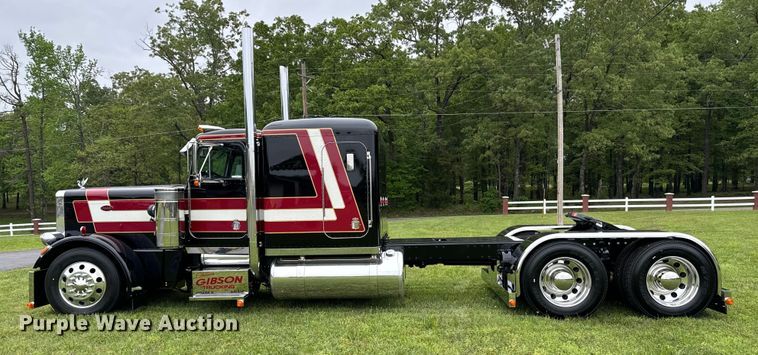 image for item EJ0596 1986 Peterbilt 359 semi truck