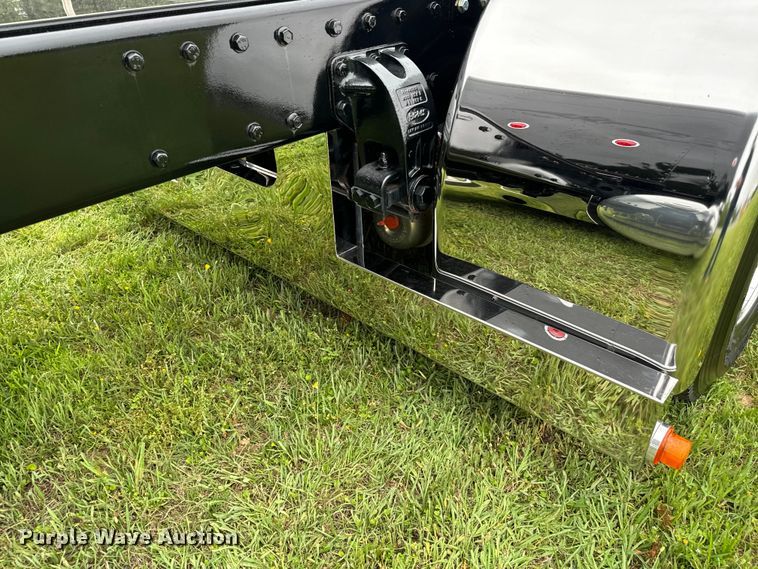 image for item EJ0596 1986 Peterbilt 359 semi truck