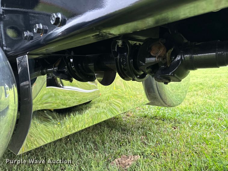 image for item EJ0596 1986 Peterbilt 359 semi truck