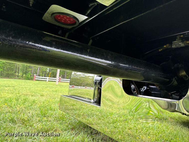 image for item EJ0596 1986 Peterbilt 359 semi truck