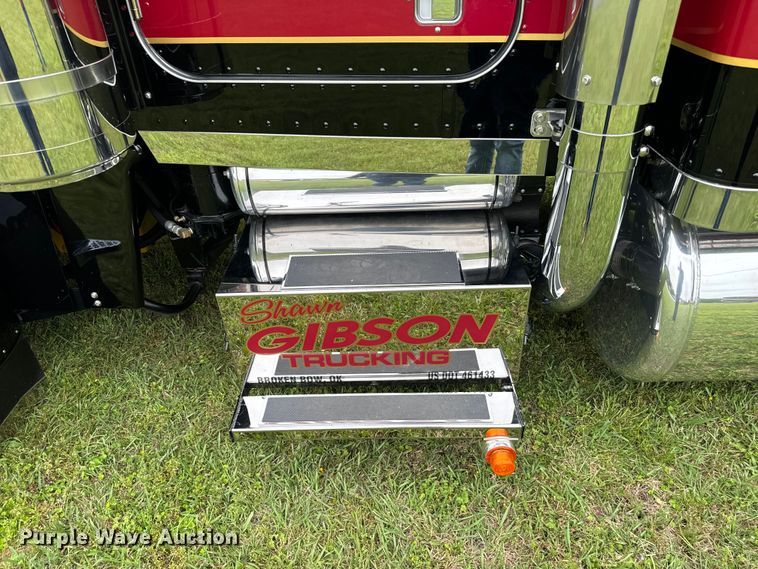 image for item EJ0596 1986 Peterbilt 359 semi truck