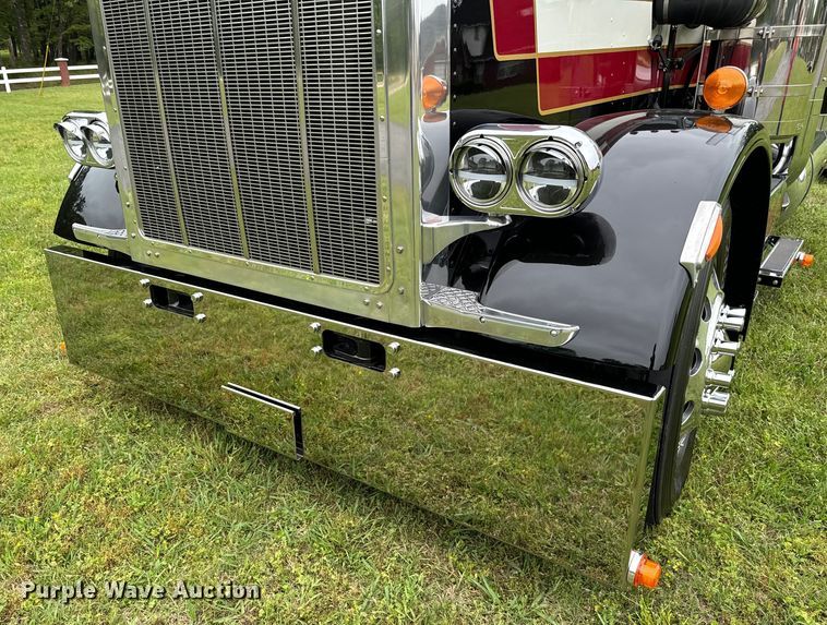 image for item EJ0596 1986 Peterbilt 359 semi truck