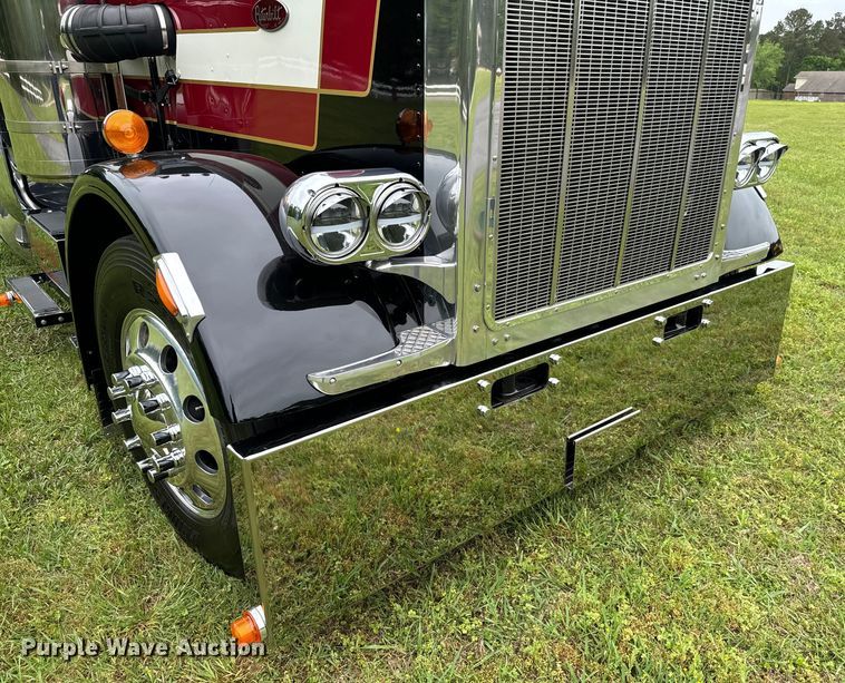 image for item EJ0596 1986 Peterbilt 359 semi truck