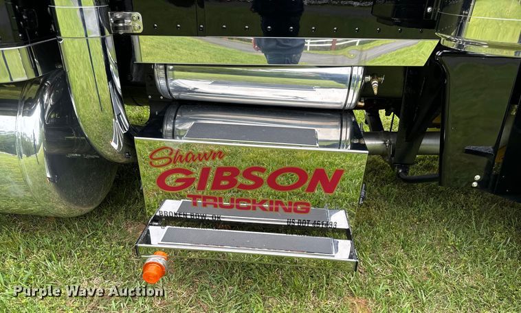 image for item EJ0596 1986 Peterbilt 359 semi truck