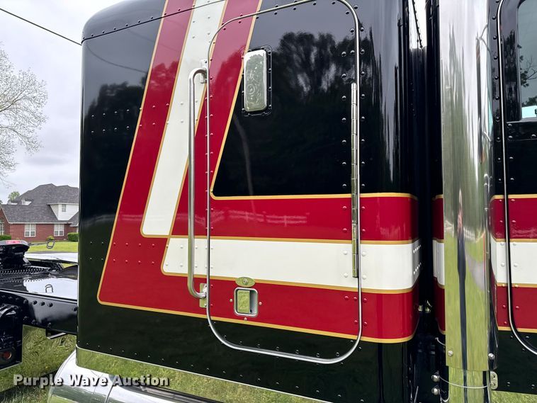 image for item EJ0596 1986 Peterbilt 359 semi truck