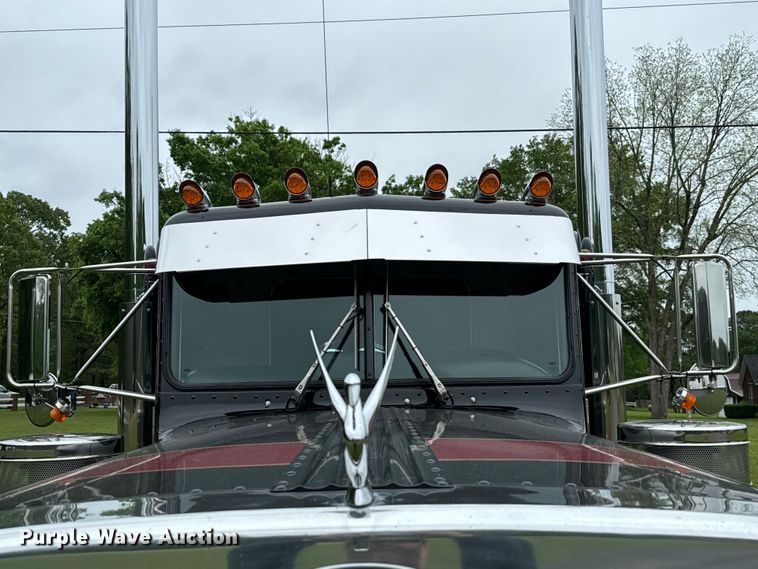 image for item EJ0596 1986 Peterbilt 359 semi truck