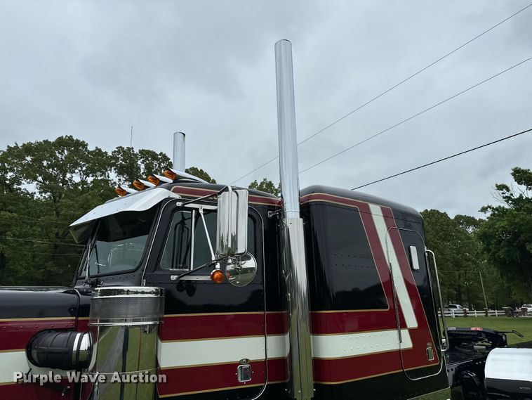 image for item EJ0596 1986 Peterbilt 359 semi truck