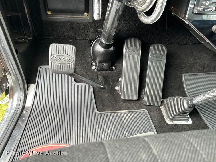 image for item EJ0596 1986 Peterbilt 359 semi truck