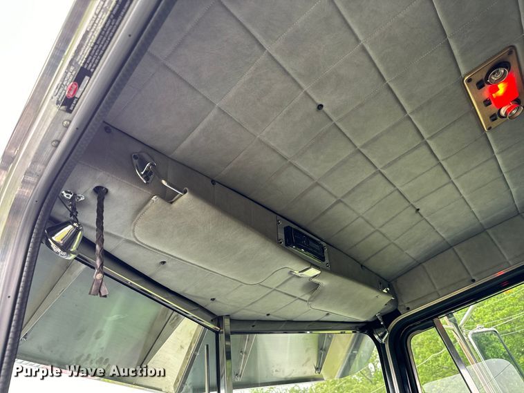 image for item EJ0596 1986 Peterbilt 359 semi truck