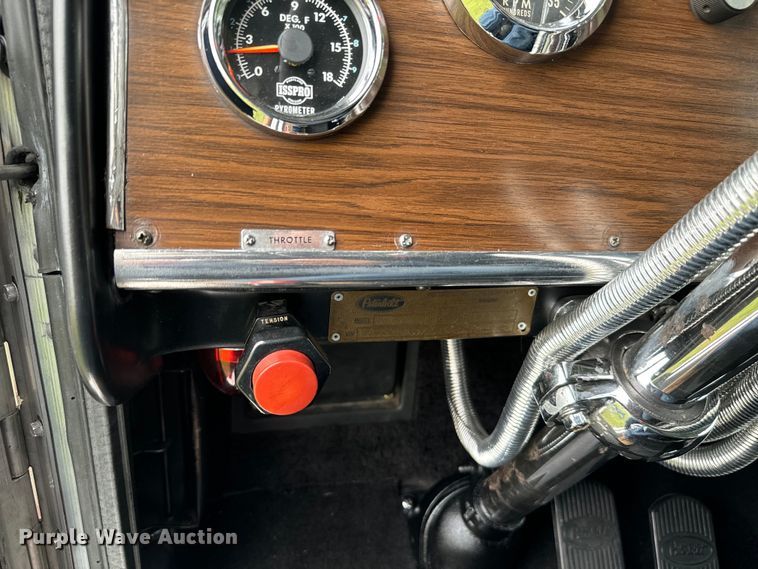 image for item EJ0596 1986 Peterbilt 359 semi truck