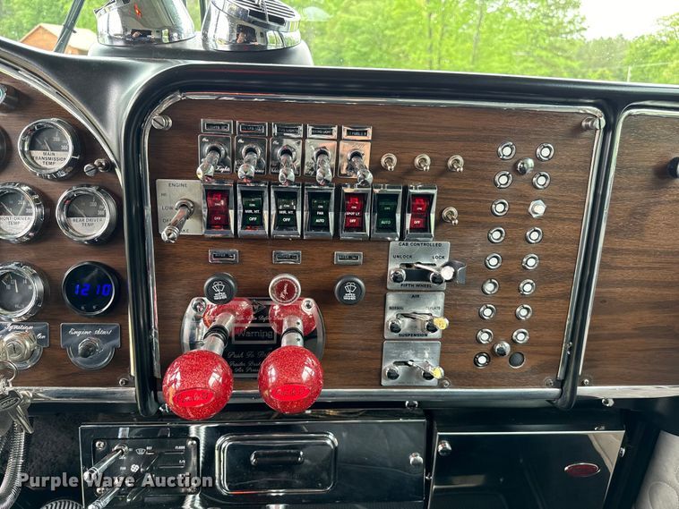 image for item EJ0596 1986 Peterbilt 359 semi truck