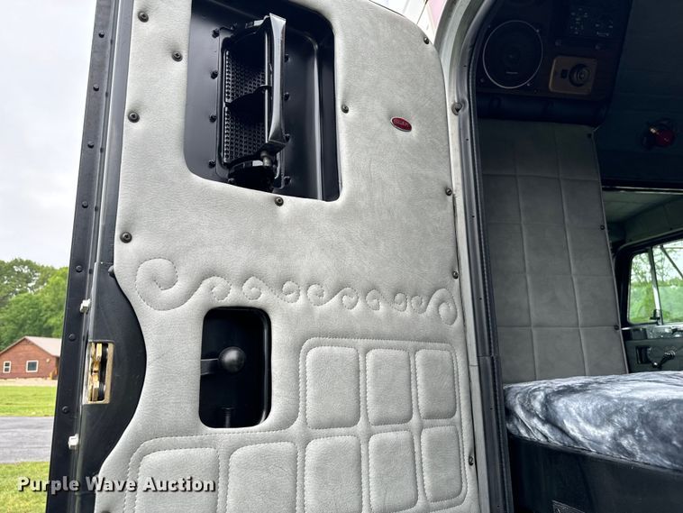 image for item EJ0596 1986 Peterbilt 359 semi truck