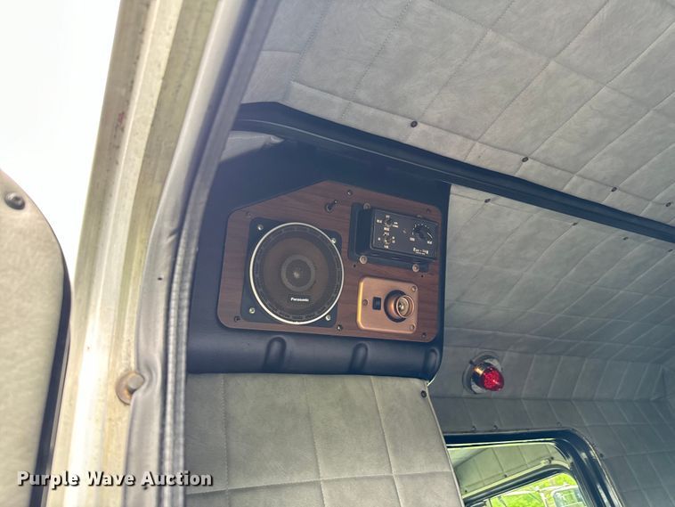 image for item EJ0596 1986 Peterbilt 359 semi truck