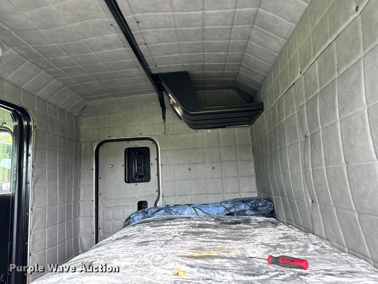 image for item EJ0596 1986 Peterbilt 359 semi truck