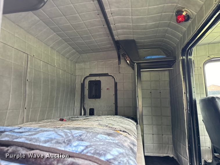 image for item EJ0596 1986 Peterbilt 359 semi truck