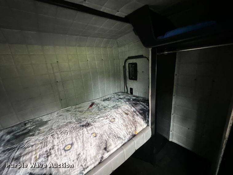 image for item EJ0596 1986 Peterbilt 359 semi truck