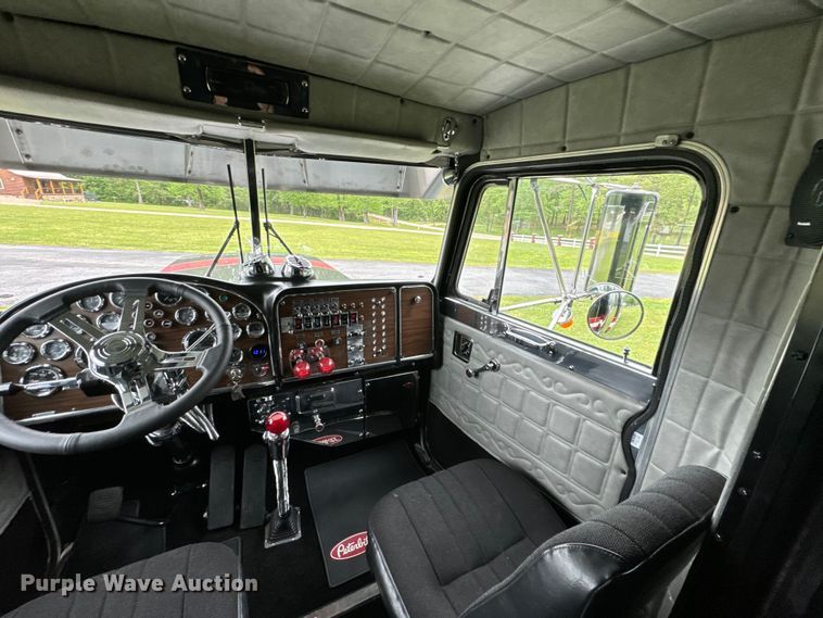 image for item EJ0596 1986 Peterbilt 359 semi truck