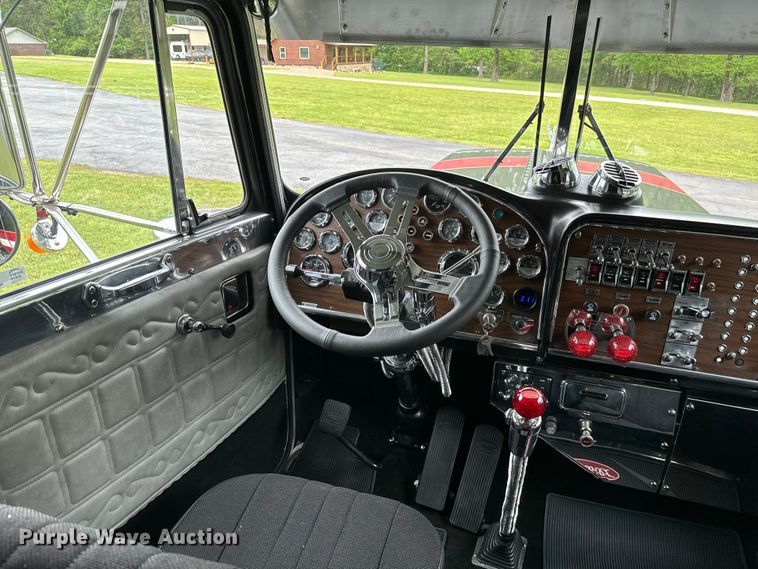 image for item EJ0596 1986 Peterbilt 359 semi truck
