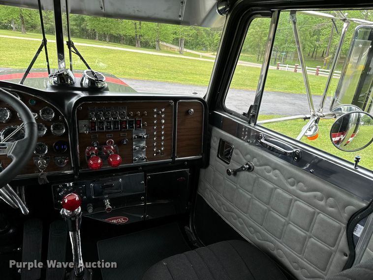 image for item EJ0596 1986 Peterbilt 359 semi truck