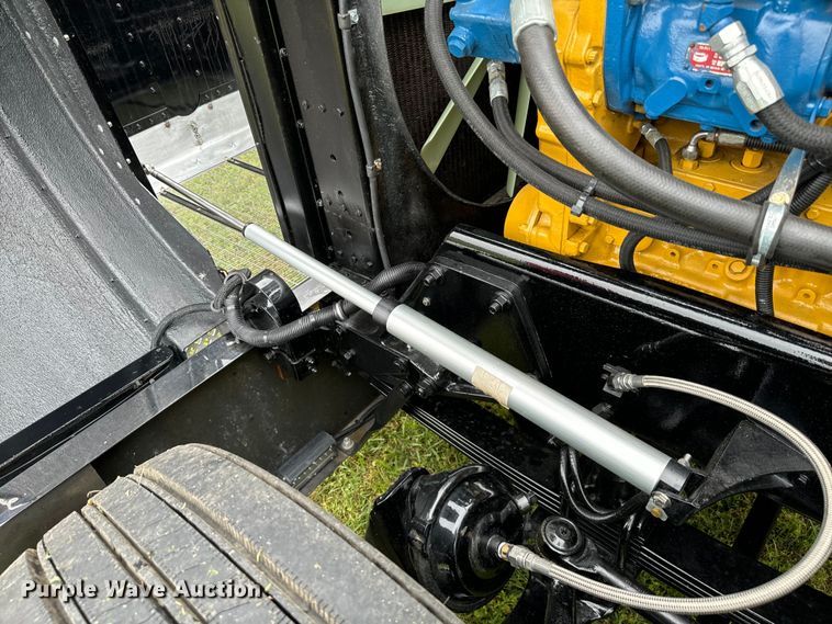 image for item EJ0596 1986 Peterbilt 359 semi truck