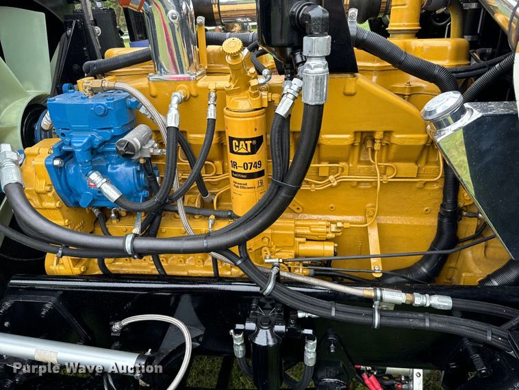 image for item EJ0596 1986 Peterbilt 359 semi truck