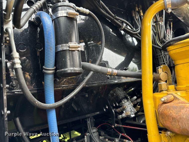 image for item EJ0596 1986 Peterbilt 359 semi truck