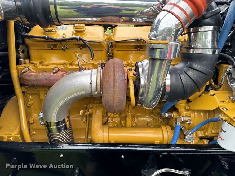 image for item EJ0596 1986 Peterbilt 359 semi truck