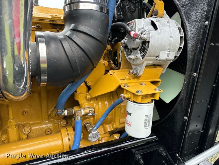 image for item EJ0596 1986 Peterbilt 359 semi truck