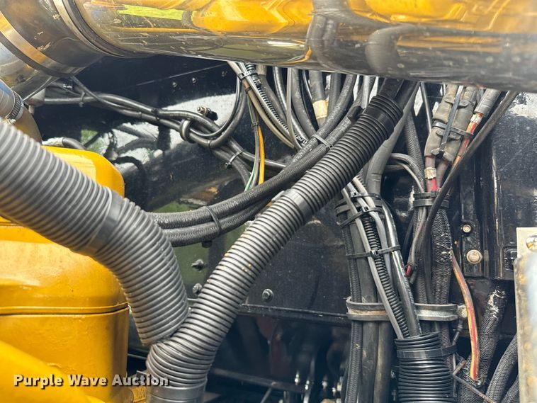 image for item EJ0596 1986 Peterbilt 359 semi truck