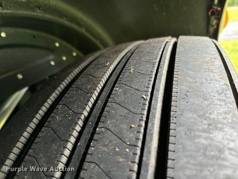 image for item EJ0596 1986 Peterbilt 359 semi truck