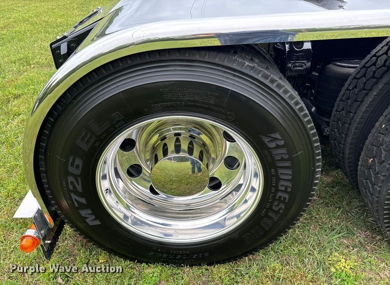 image for item EJ0596 1986 Peterbilt 359 semi truck