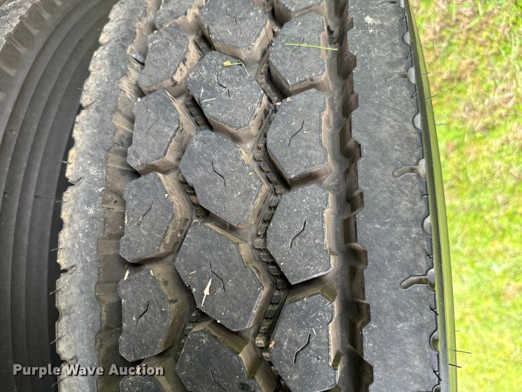 image for item EJ0596 1986 Peterbilt 359 semi truck