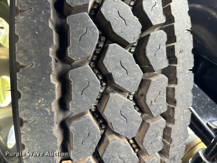 image for item EJ0596 1986 Peterbilt 359 semi truck