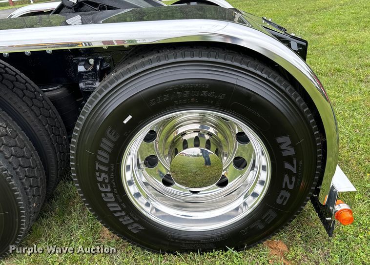 image for item EJ0596 1986 Peterbilt 359 semi truck