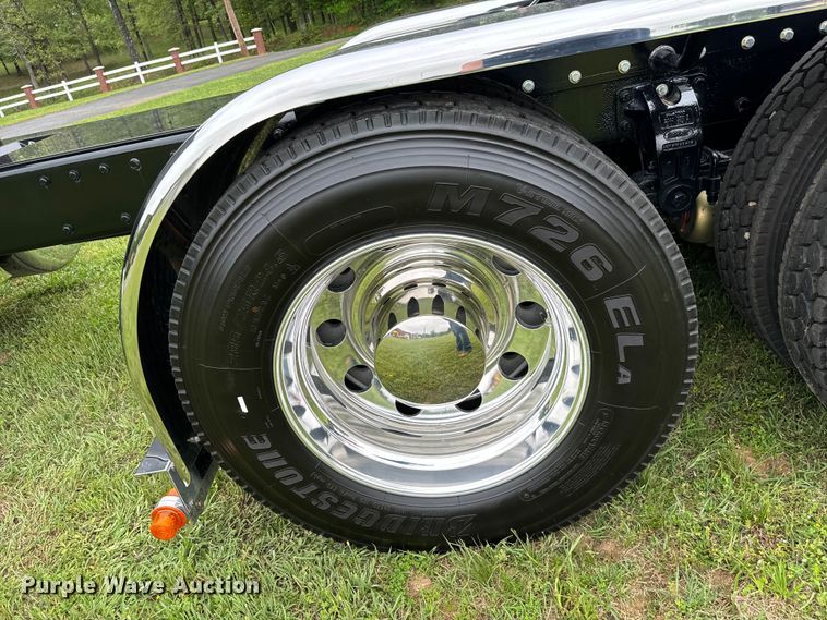 image for item EJ0596 1986 Peterbilt 359 semi truck