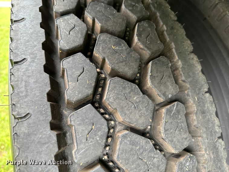 image for item EJ0596 1986 Peterbilt 359 semi truck