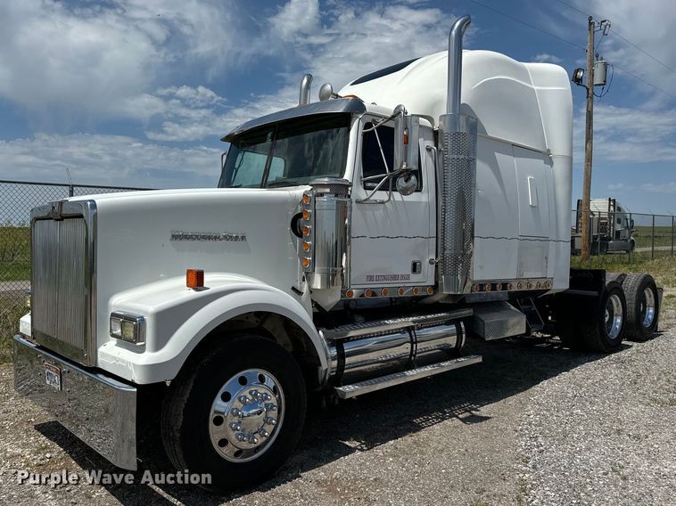 image for item EJ0608 2003 Western Star semi truck