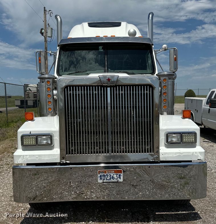 image for item EJ0608 2003 Western Star semi truck