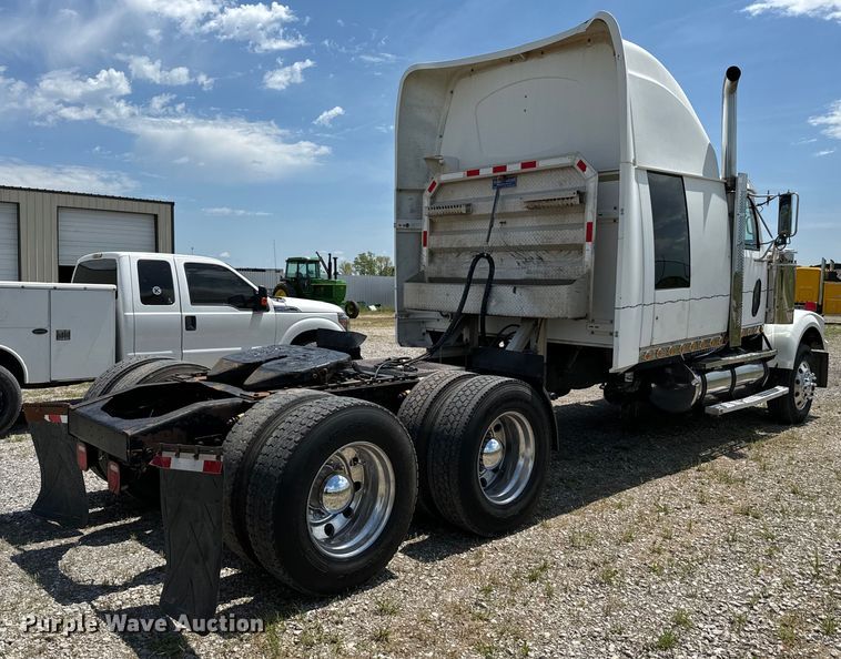 image for item EJ0608 2003 Western Star semi truck