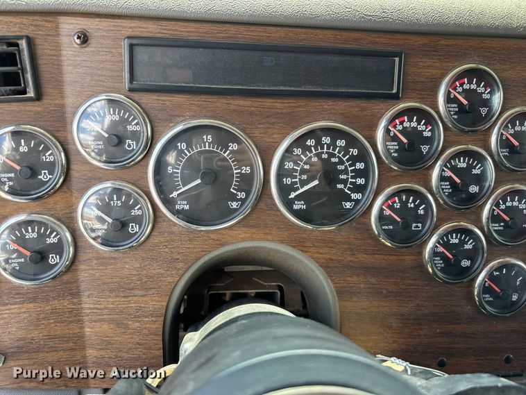 image for item EJ0608 2003 Western Star semi truck