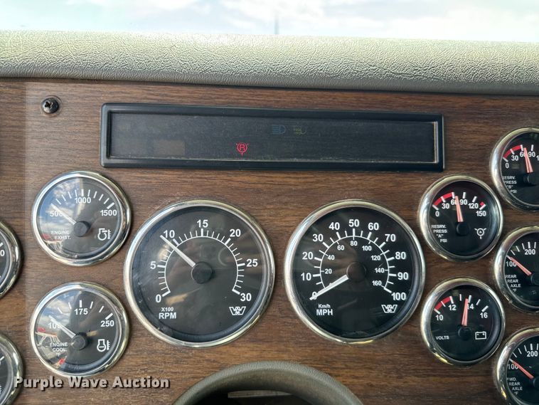 image for item EJ0608 2003 Western Star semi truck