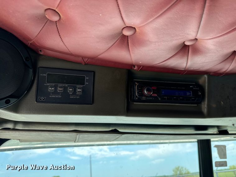 image for item EJ0608 2003 Western Star semi truck