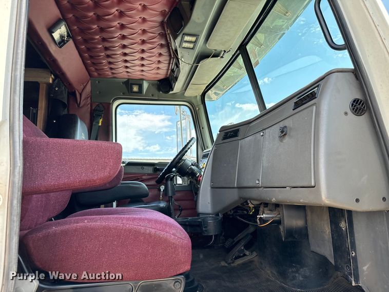 image for item EJ0608 2003 Western Star semi truck
