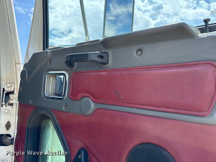 image for item EJ0608 2003 Western Star semi truck