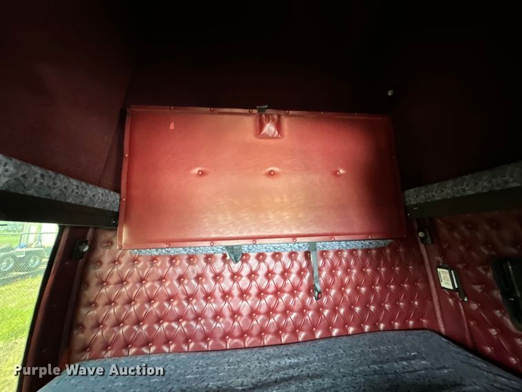 image for item EJ0608 2003 Western Star semi truck