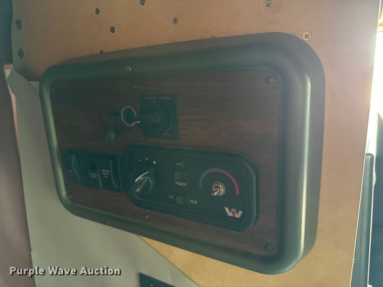 image for item EJ0608 2003 Western Star semi truck