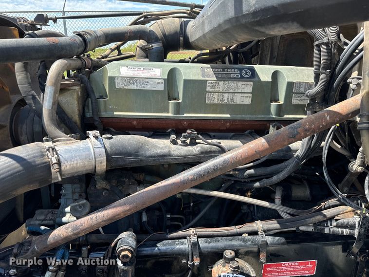 image for item EJ0608 2003 Western Star semi truck