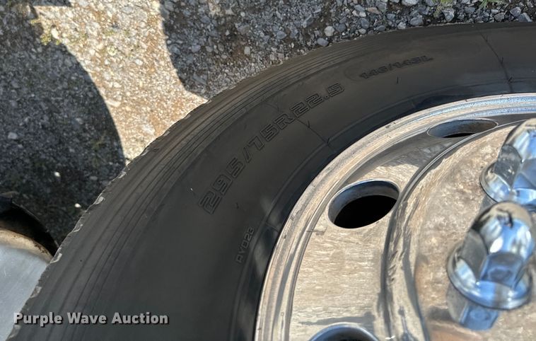 image for item EJ0608 2003 Western Star semi truck