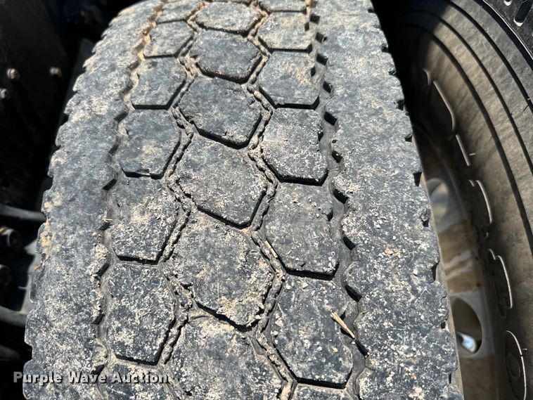 image for item EJ0608 2003 Western Star semi truck