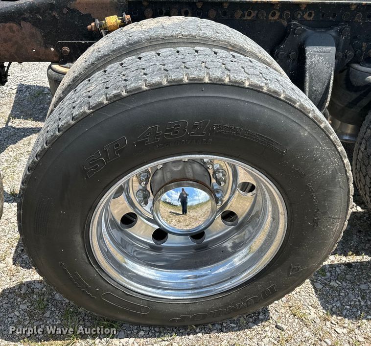 image for item EJ0608 2003 Western Star semi truck